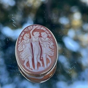 14kt bezel medium cameo